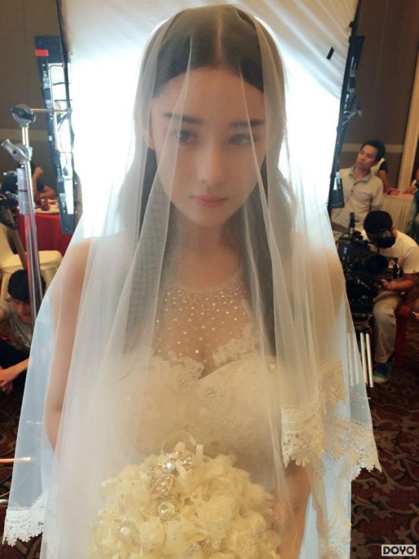 婚纱胸围_婚纱情侣头像(3)