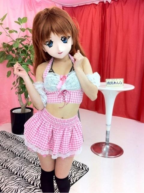 雨宫安娜：戴二次元面具的日本模特
