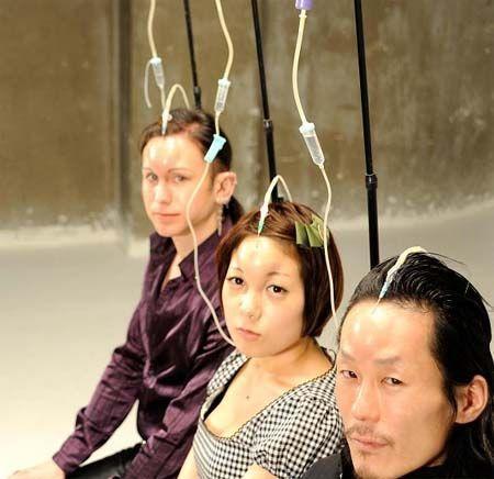 正在輸液做手術(shù)的日本人