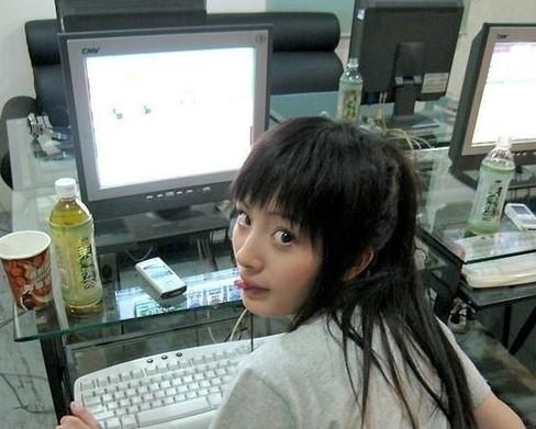 單身屌絲注意 真正游戲宅女的15個(gè)特征！