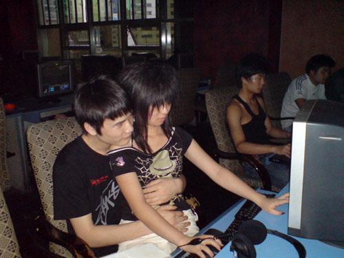 單身屌絲注意 真正游戲宅女的15個(gè)特征！