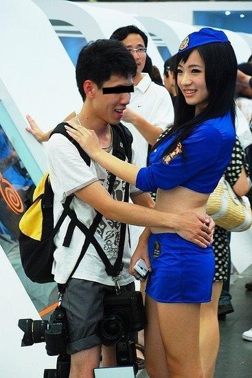 看那些爱吃豆腐的游戏伪粉丝 玩游戏是假把妹是真