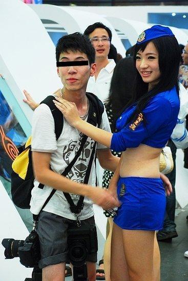 看那些爱吃豆腐的游戏伪粉丝 玩游戏是假把妹是真