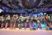CJ2015广州银汉展台showgirl集体亮相 外模助阵