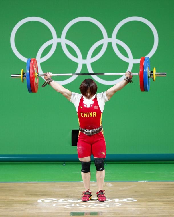 [高清组图]中国选手向艳梅夺得举重69公斤级金牌