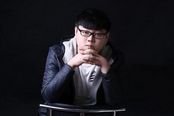 国服技术帝走红网络 手游直播平台欲为其双手买千万保险