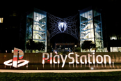 《蜘蛛侠》将发售 PlayStation总部挂出蜘蛛网