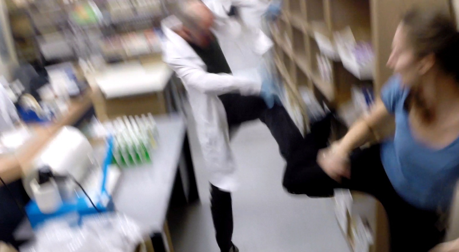 不想死就按X图片