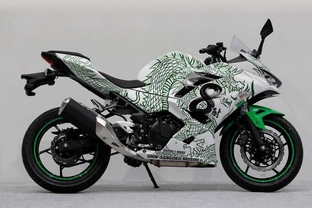 與摩托車比賽聯(lián)動(dòng)《真三國(guó)無(wú)雙8》推出賽車手皮膚 