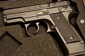 生化危机8枪械武器原型一览